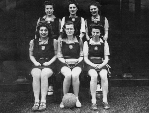 Harvey's Ladies Basketball Team 1947.
                            Photo: Alan Bristow